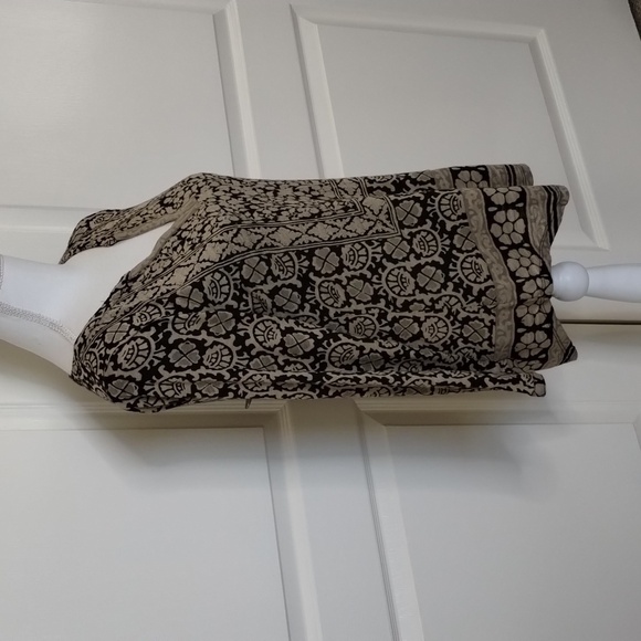 Lucky Brand boho tan black blouse size small all over print V-neck - Picture 5 of 11